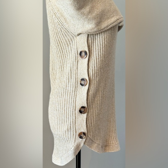 Warehouse One women’s size M side button curved hem knit pullover - Picture 7 of 9